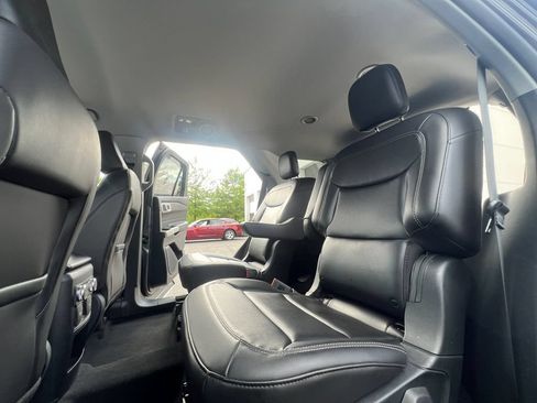 Used 2023 Ford Explorer XLT w/ Equipment Group 202A AWD/4WD image 27