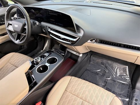 Used 2024 Cadillac Lyriq Luxury w/ Nappa Leather Package image 13