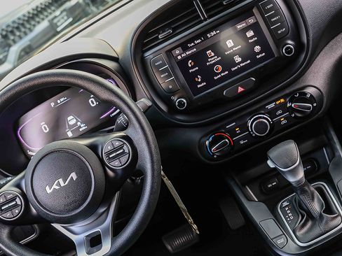 Certified 2023 Kia Soul LX w/ LX Technology Package FWD image 19