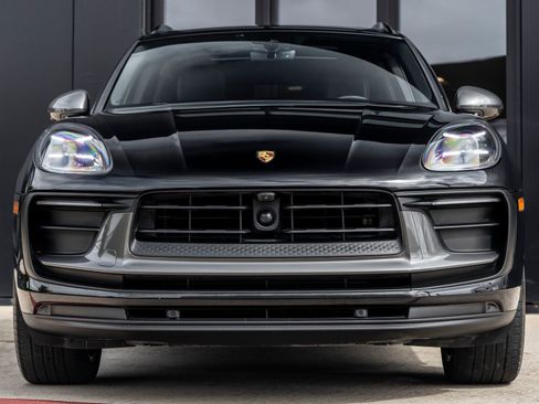 Certified 2023 Porsche Macan Turbo image 8