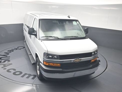 Used 2025 Chevrolet Express 3500 LT w/ LT Preferred Equipment Group RWD image 32