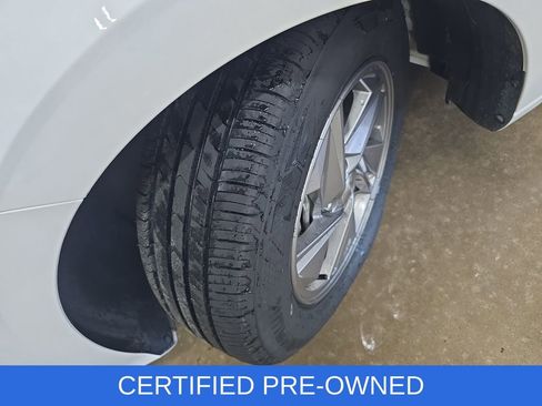 Certified 2025 Hyundai Elantra SE FWD image 32