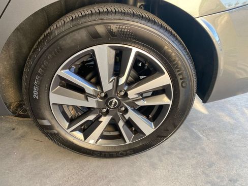 Used 2025 Nissan Versa SV FWD image 30