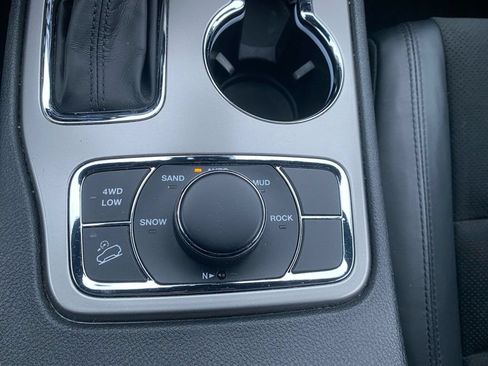 Used 2022 Jeep Grand Cherokee Laredo X AWD/4WD image 25