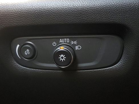 Used 2023 Chevrolet Traverse LS FWD image 31