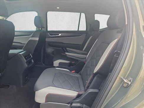 Used 2024 Volkswagen Atlas Peak Edition SE image 19