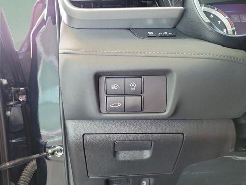 Used 2023 Toyota Highlander XSE FWD image 11