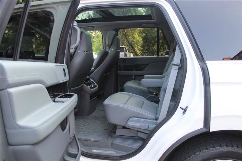 Used 2018 Lincoln Navigator Reserve w/ Technology Package AWD/4WD image 24