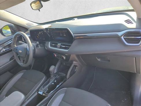 Used 2024 Chevrolet TrailBlazer LT w/ Driver Confidence Package FWD image 24