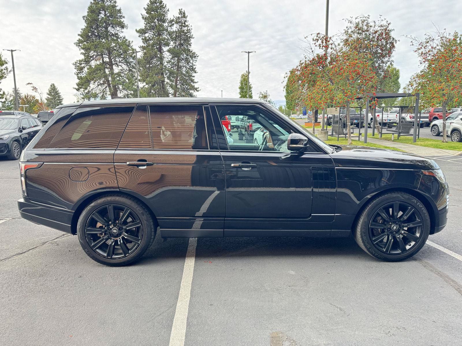 Used 2020 Land Rover Range Rover HSE AWD/4WD image 6