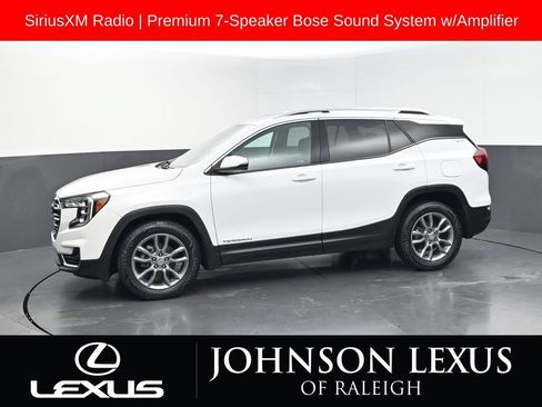 Used 2022 GMC Terrain SLT w/ Infotainment Package II FWD image 2