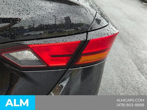 Used 2025 Nissan Altima 2.5 SV FWD image 12