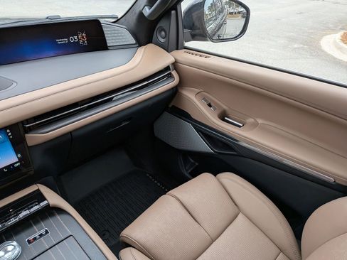 New 2026 Lincoln Navigator L Black Label AWD/4WD image 19