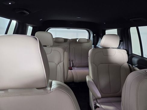 Certified 2025 Jeep Grand Cherokee L Limited w/ Trailer Tow Package image 38