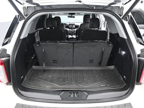 Used 2023 Ford Explorer XLT w/ Equipment Group 202A RWD image 3