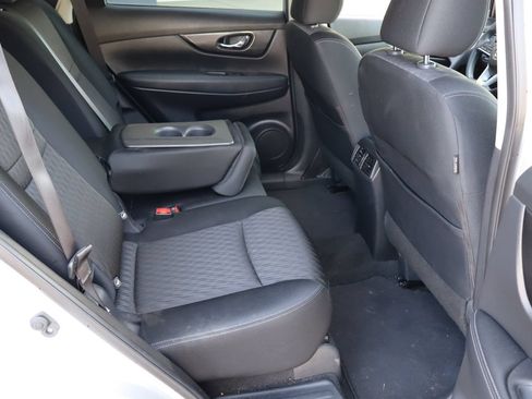 Used 2018 Nissan Rogue S FWD image 17