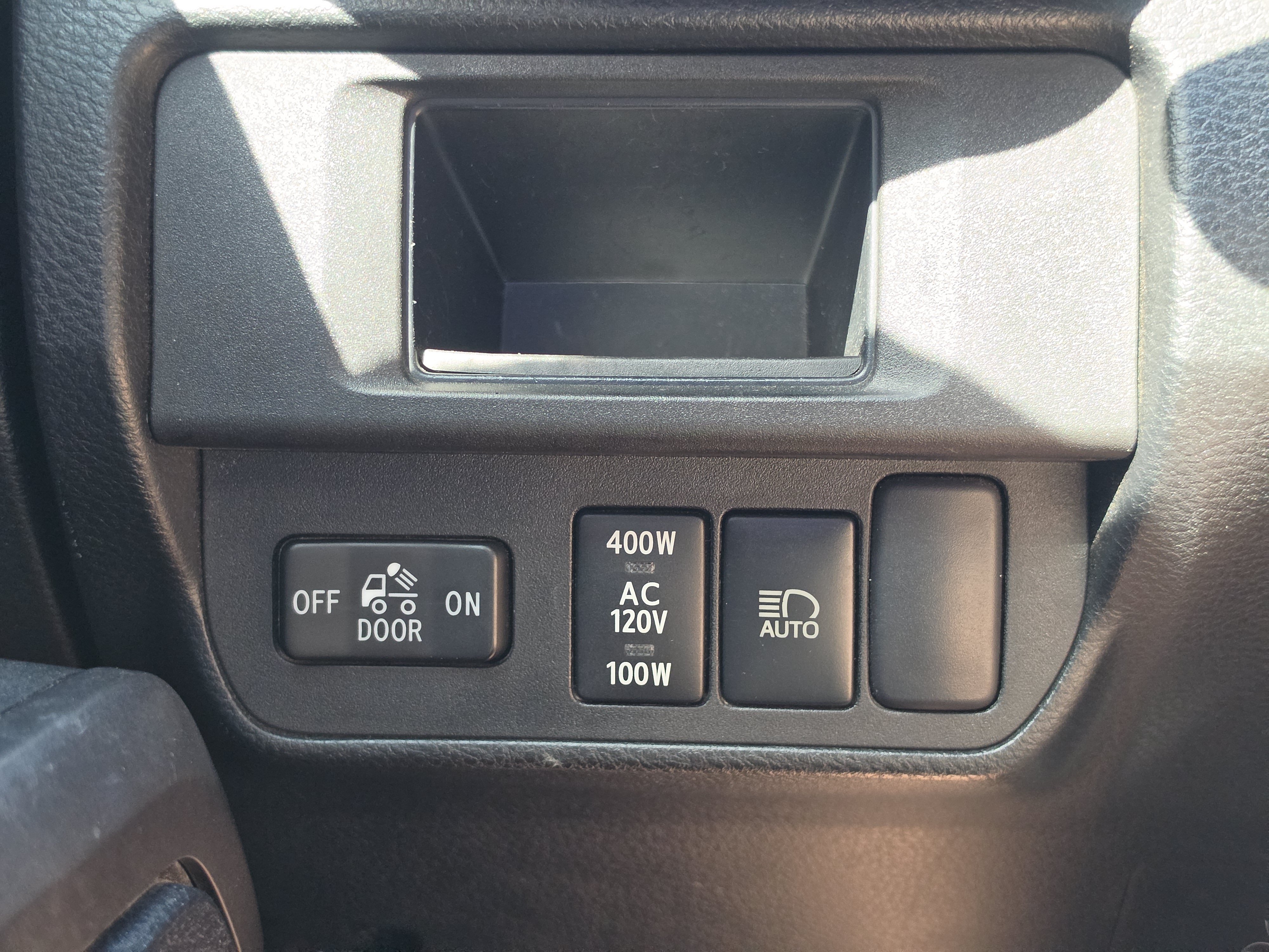 Used 2019 Toyota Tacoma TRD Sport w/ TRD Premium Sport Package AWD/4WD image 18