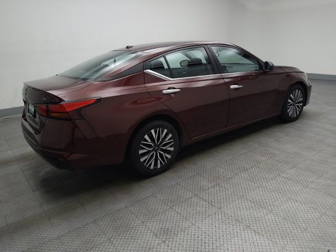 Used 2024 Nissan Altima 2.5 SV FWD image 10