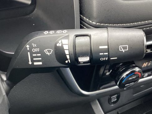 Used 2024 Nissan Rogue SL AWD/4WD image 33