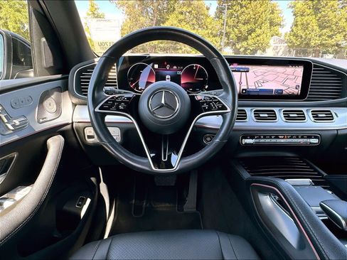 Used 2024 Mercedes-Benz GLS 450 4MATIC image 8