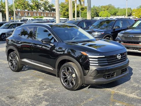 Used 2025 Nissan Kicks SR FWD image 2