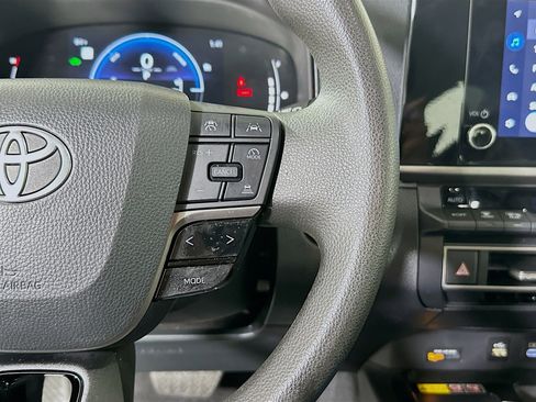 Used 2025 Toyota Camry LE w/ Convenience Package image 17