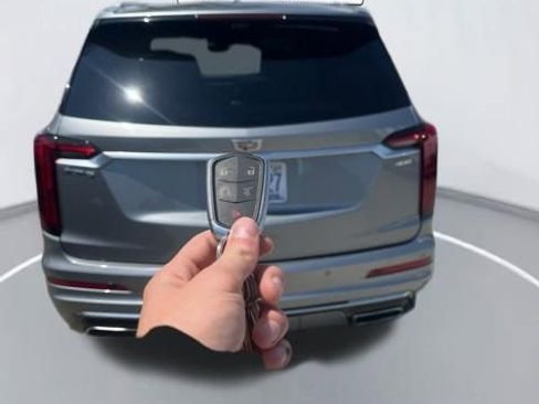 Used 2024 Cadillac XT6 Premium Luxury w/ Technology Package FWD image 5
