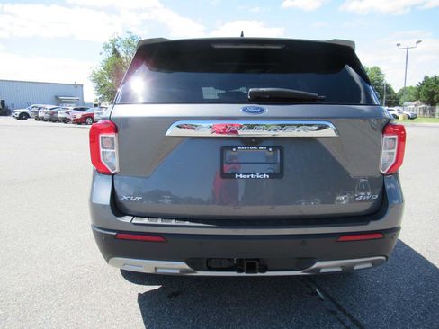 Used 2023 Ford Explorer XLT w/ Equipment Group 202A AWD/4WD image 7