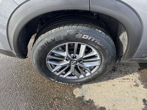 Used 2024 Nissan Rogue S image 15