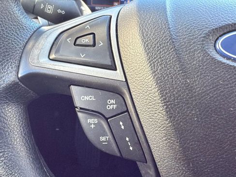 Used 2019 Ford Fusion SE image 12