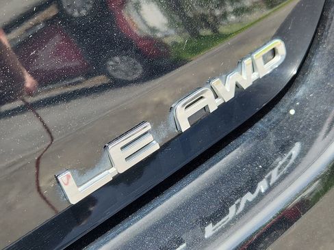 Used 2022 Toyota Highlander LE AWD/4WD image 14