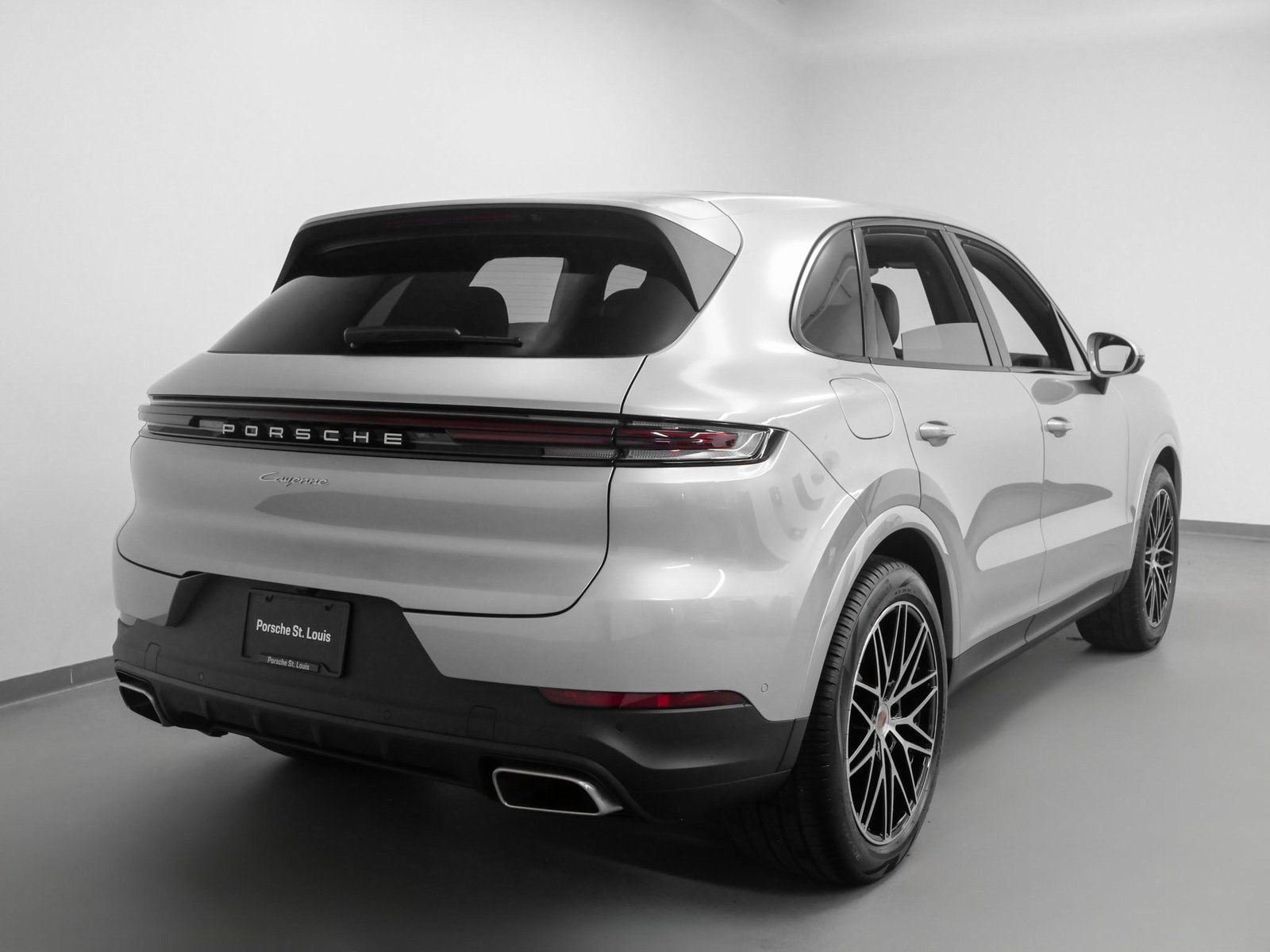 Certified 2025 Porsche Cayenne AWD/4WD image 12
