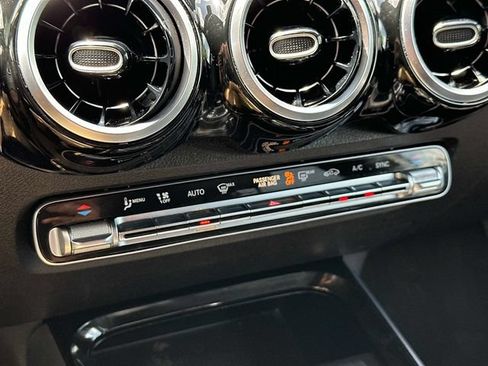 Used 2022 Mercedes-Benz GLB 250 4MATIC image 29