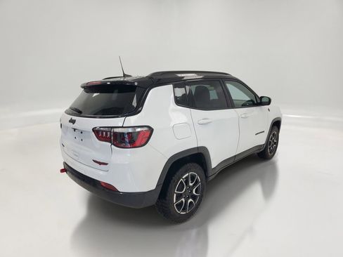Used 2025 Jeep Compass Trailhawk AWD/4WD image 6