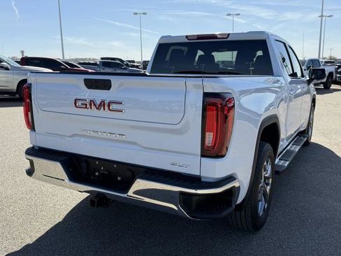 New 2026 GMC Sierra 1500 SLT image 9