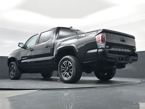 Used 2021 Toyota Tacoma TRD Sport w/ TRD Premium Sport Package image 21