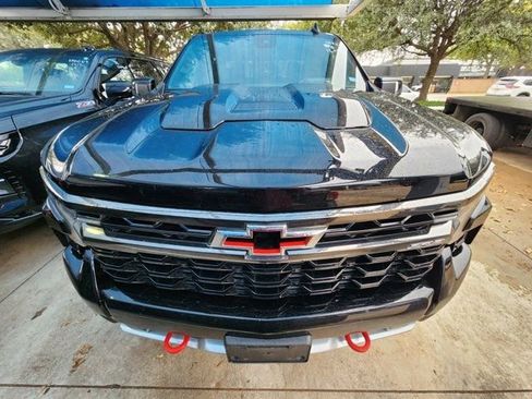Used 2023 Chevrolet Silverado 1500 ZR2 w/ Technology Package image 2