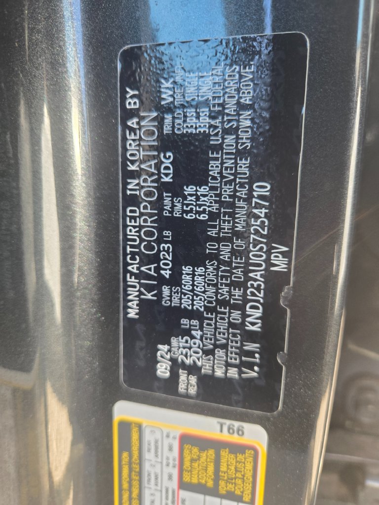 Used 2025 Kia Soul LX w/ LX Technology Package FWD image 12