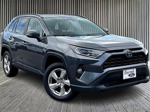 Used 2021 Toyota RAV4 XLE Premium image 21