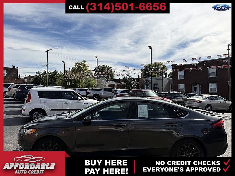 Used 2018 Ford Fusion SE w/ Equipment Group 201A FWD image 2