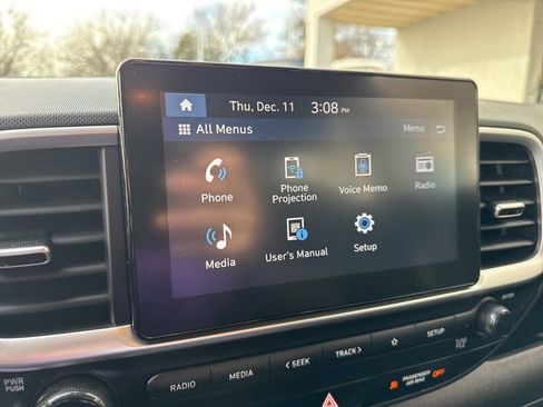 Used 2025 Hyundai Venue SEL image 19