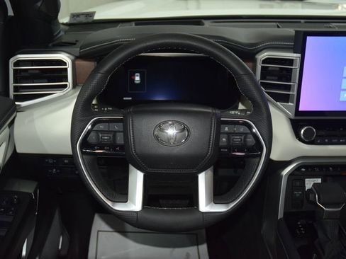 Used 2025 Toyota Sequoia Capstone AWD/4WD image 39