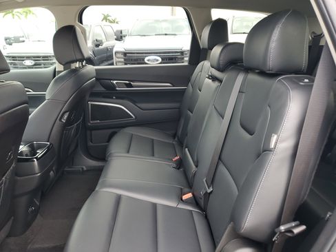 Used 2025 Kia Telluride LX FWD image 13