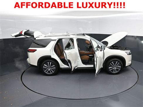 Used 2022 Nissan Pathfinder Platinum w/ Cargo Package image 53