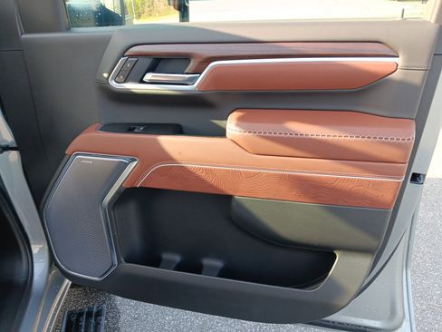 New 2026 GMC Sierra 2500 Denali Ultimate w/ LPO, Black Badging Package image 18