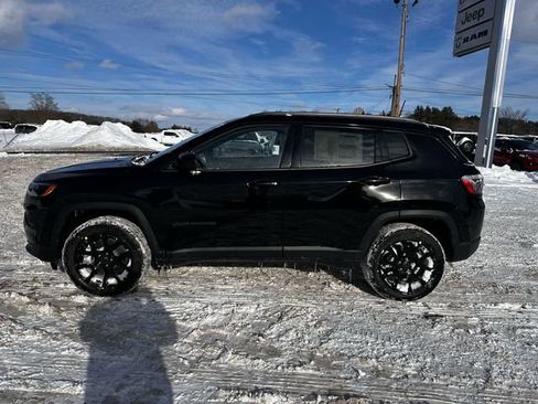 New 2026 Jeep Compass Latitude image 2