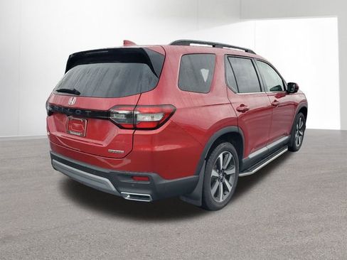Used 2025 Honda Pilot Touring image 13