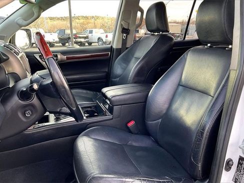 Used 2017 Lexus GX 460 Premium w/ Premium Package image 26