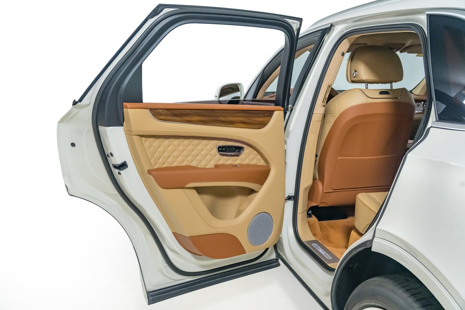 Used 2023 Bentley Bentayga AWD/4WD image 24