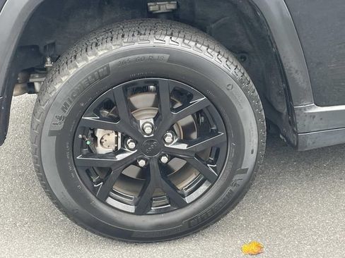 Certified 2024 Jeep Grand Cherokee Altitude AWD/4WD image 8
